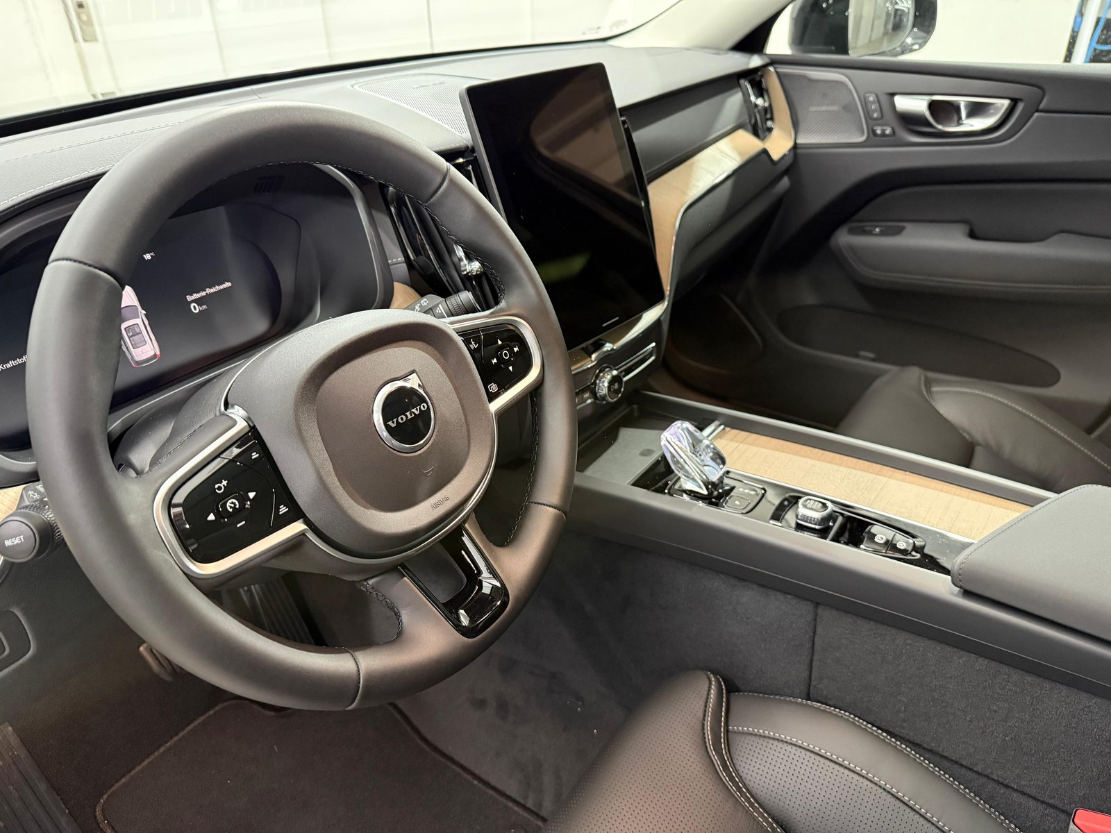 VOLVO XC60 2.0 T6 TE Ultra Dark eAWD, Hybride Intégral Essence/Électricité, Occasion / Utilisé, Automatique - 4