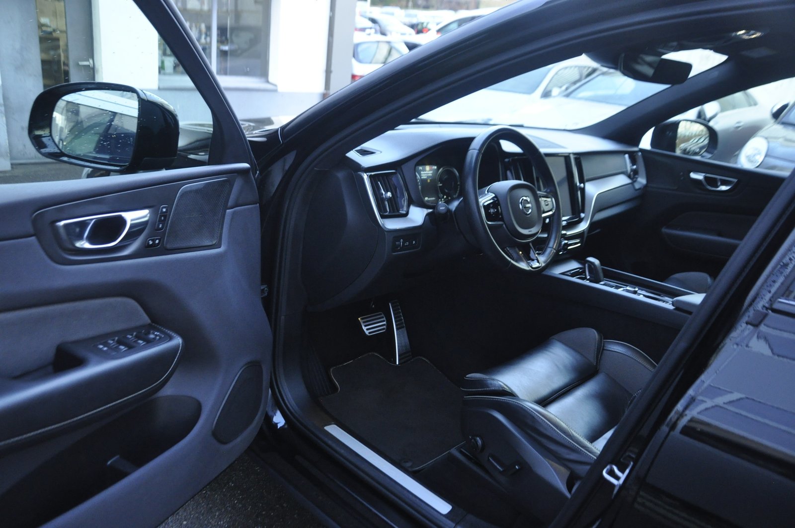 VOLVO XC60 T8 eAWD R-Design Geartronic, Plug-in-Hybrid Benzina/Elettrica, Occasioni / Usate, Automatico - 4