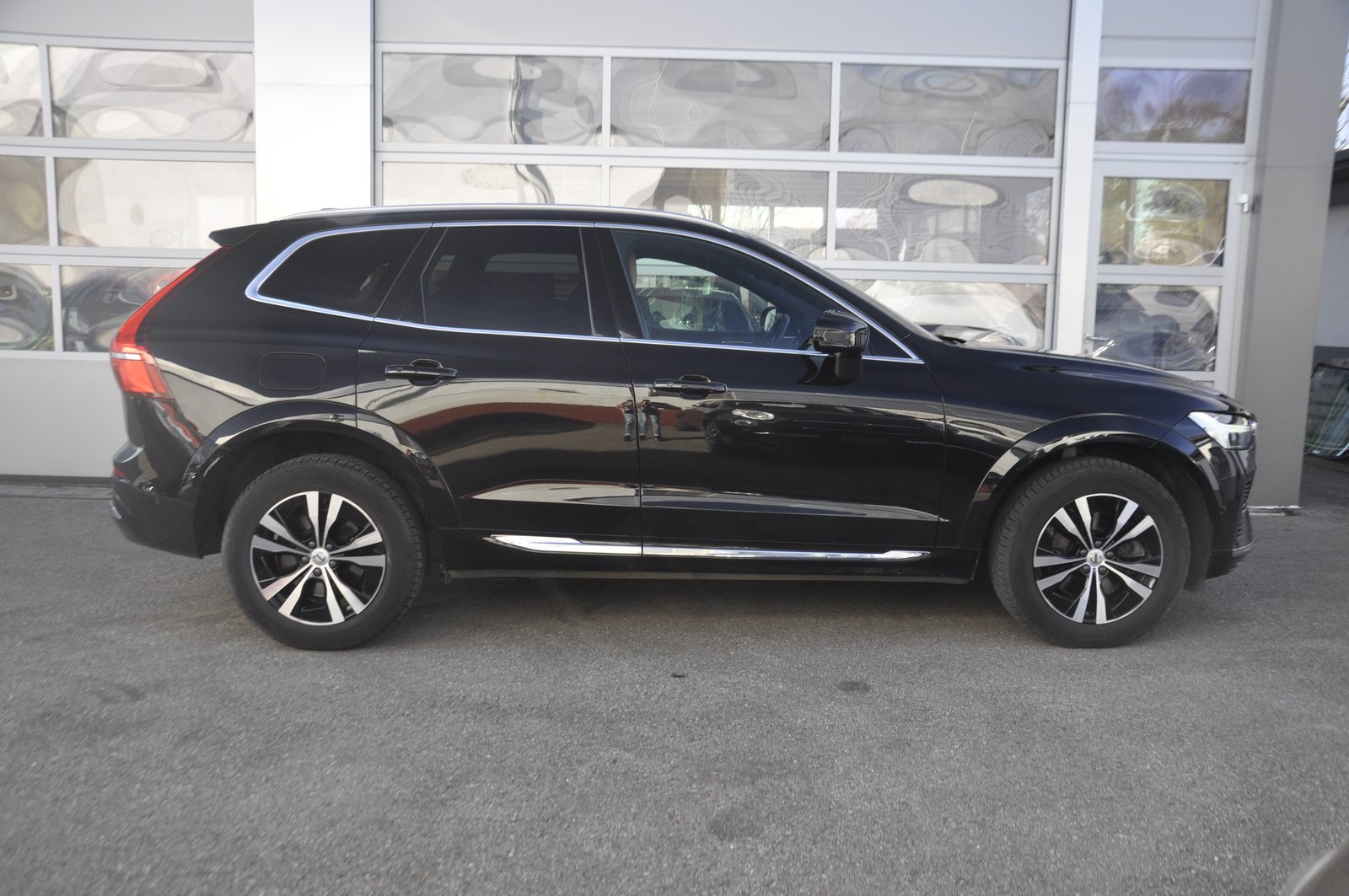 VOLVO XC60 T6 eAWD Inscription Geartronic, Plug-in-Hybrid Benzin/Elektro, Occasion / Gebraucht, Automatik - 2