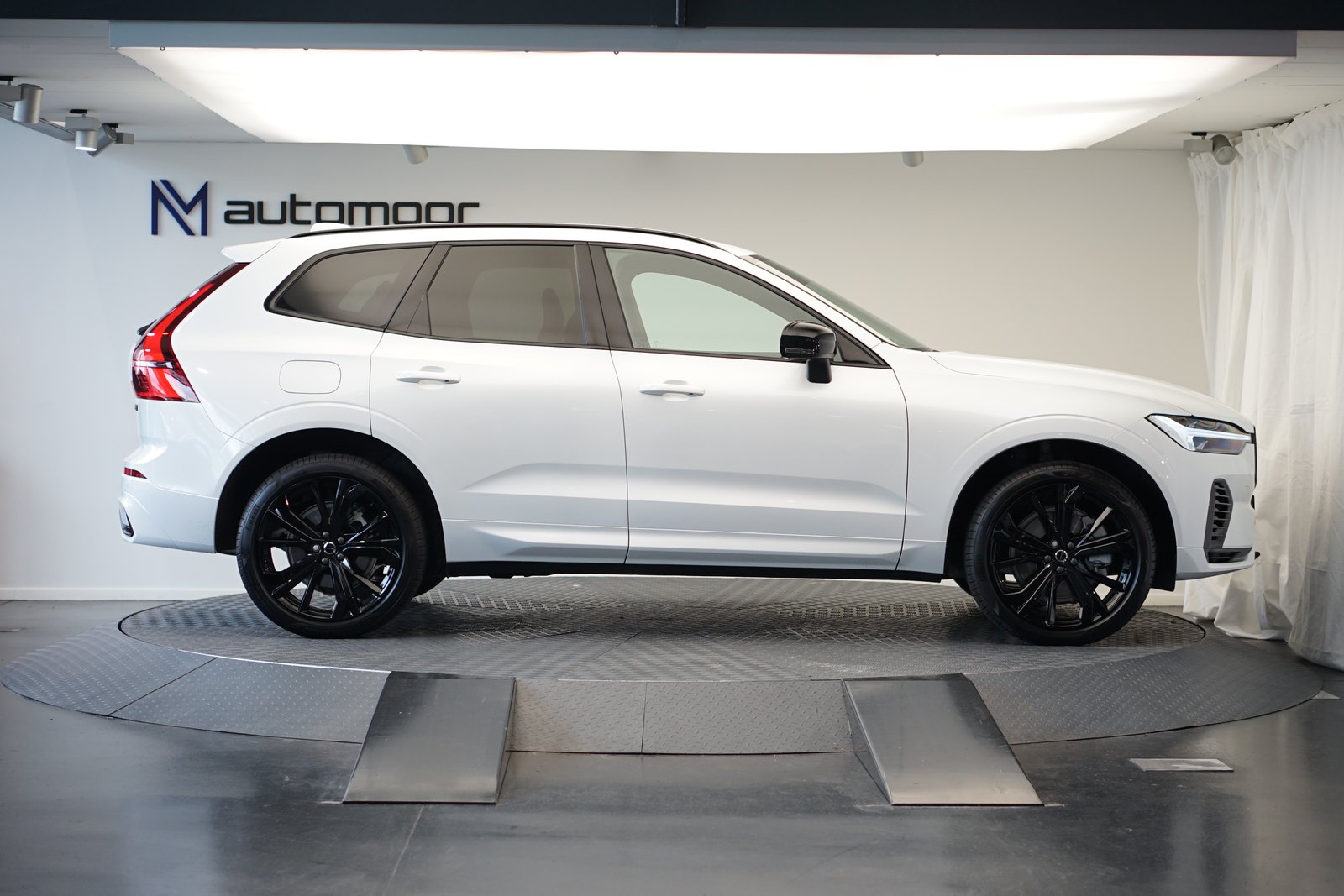 VOLVO XC60 T8 eAWD PluginHybrid Black Edition Plus Geartroni, Plug-in-Hybrid Petrol/Electric, Second hand / Used, Automatic - 4
