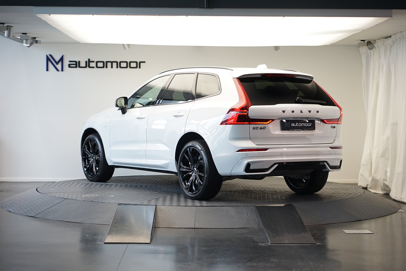 VOLVO XC60 T8 eAWD PluginHybrid Black Edition Plus Geartroni, Plug-in-Hybrid Petrol/Electric, Second hand / Used, Automatic - 7