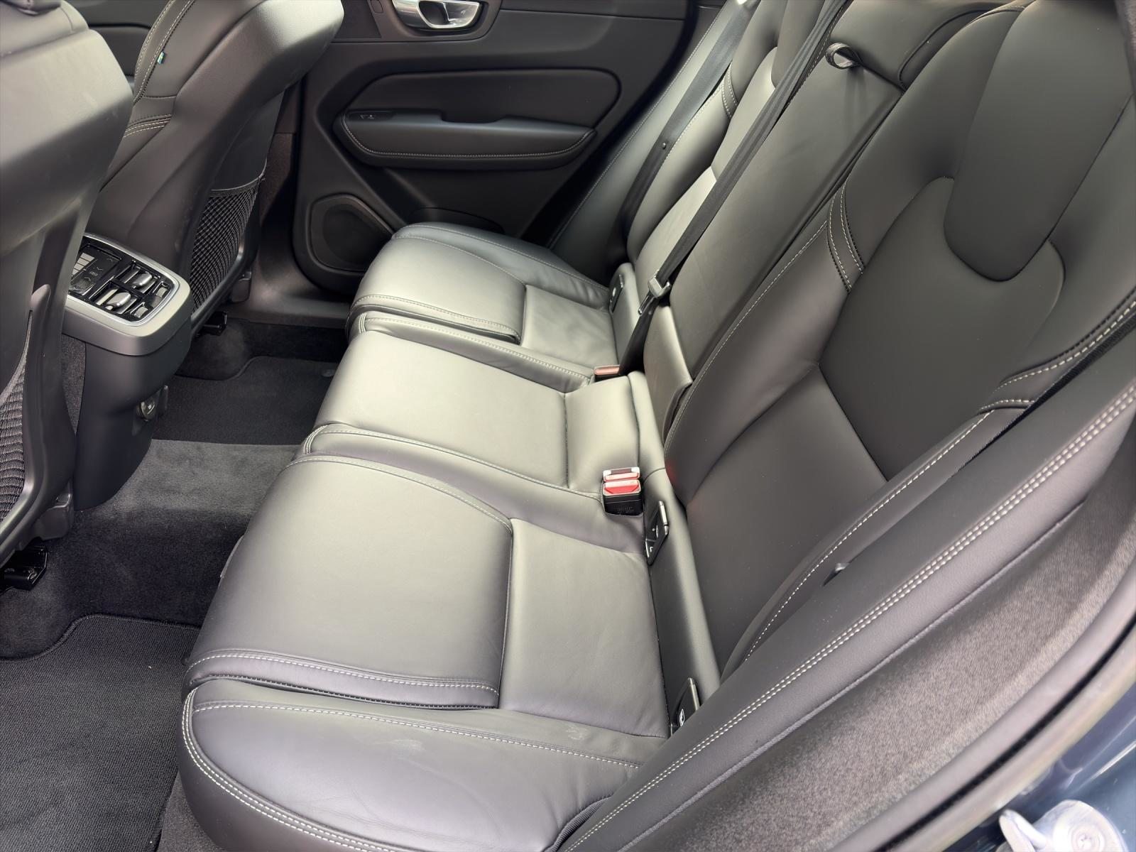 VOLVO XC60 2.0 B4 MH Ultimate Dark AWD, Mild-Hybrid Diesel/Elektro, Occasion / Gebraucht, Automatik - 7