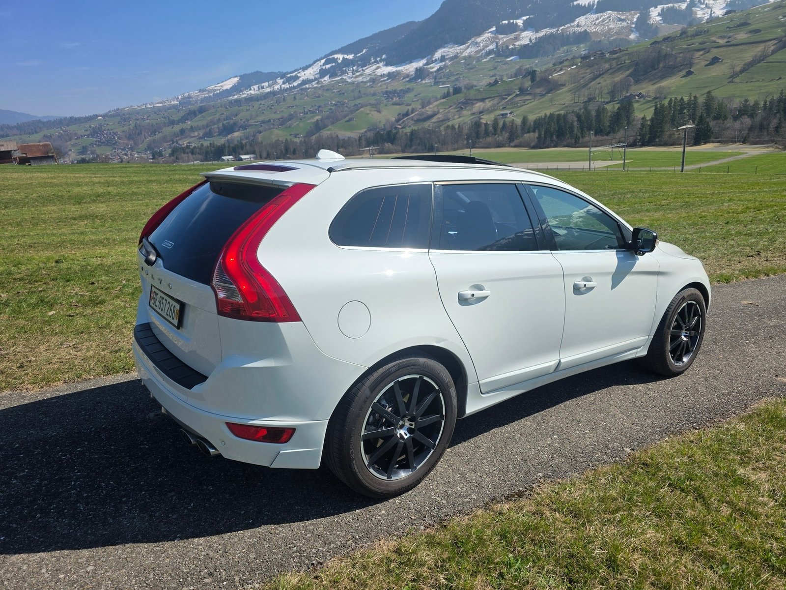 VOLVO XC60 2.4 D5 Momentum AWD, Diesel, Occasion / Utilisé, Automatique - 3
