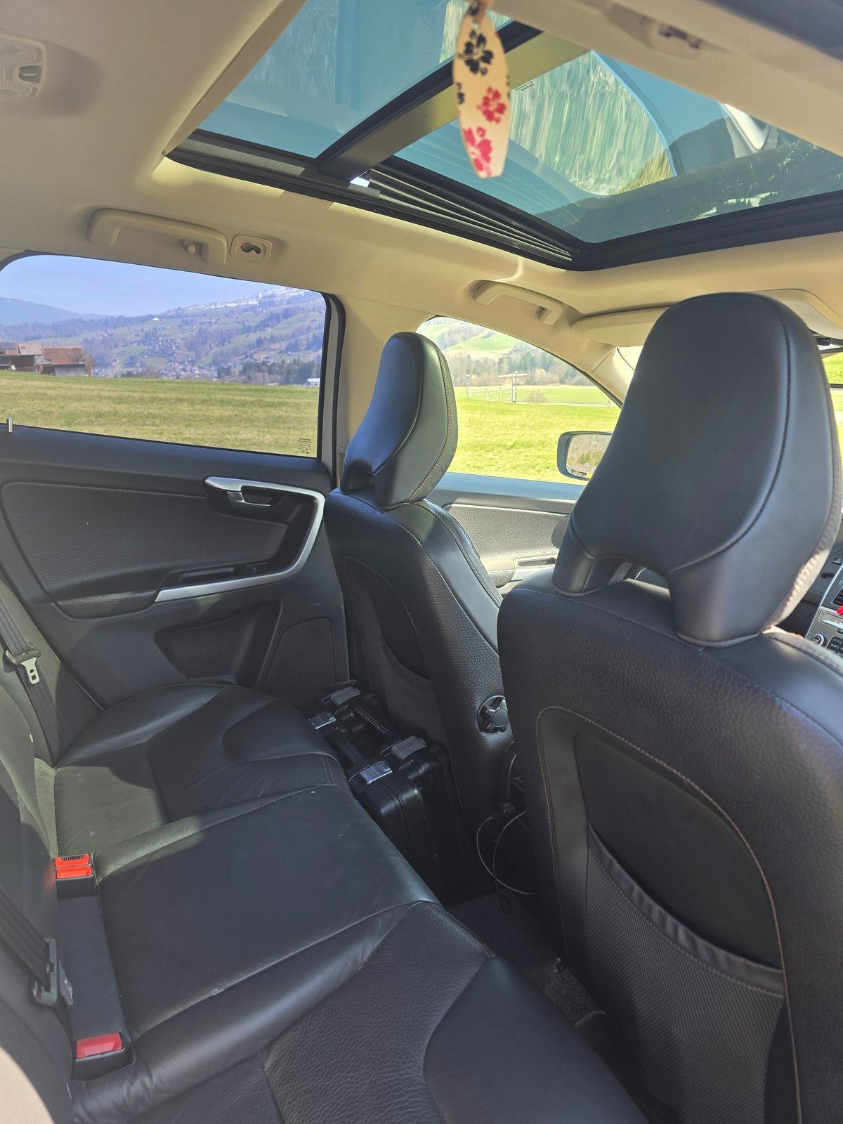 VOLVO XC60 2.4 D5 Momentum AWD, Diesel, Occasion / Utilisé, Automatique - 6