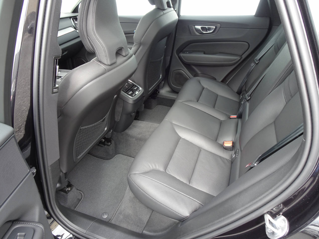 VOLVO XC60 2.0 B5 MH Inscription AWD, Mild-Hybrid Diesel/Elektro, Occasion / Gebraucht, Automatik - 7