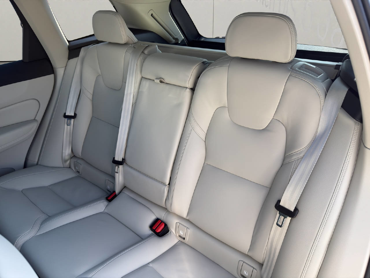 VOLVO XC60 2.0 B5 MH Ultra Bright AWD, Hybride Léger Essence/Électricité, Occasion / Utilisé, Automatique - 2