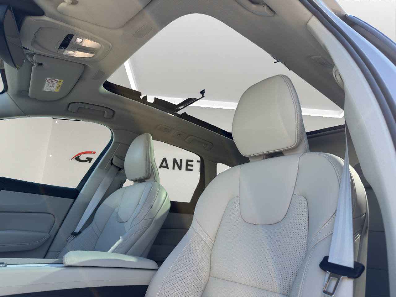 VOLVO XC60 2.0 B5 MH Ultra Bright AWD, Hybride Léger Essence/Électricité, Occasion / Utilisé, Automatique - 4
