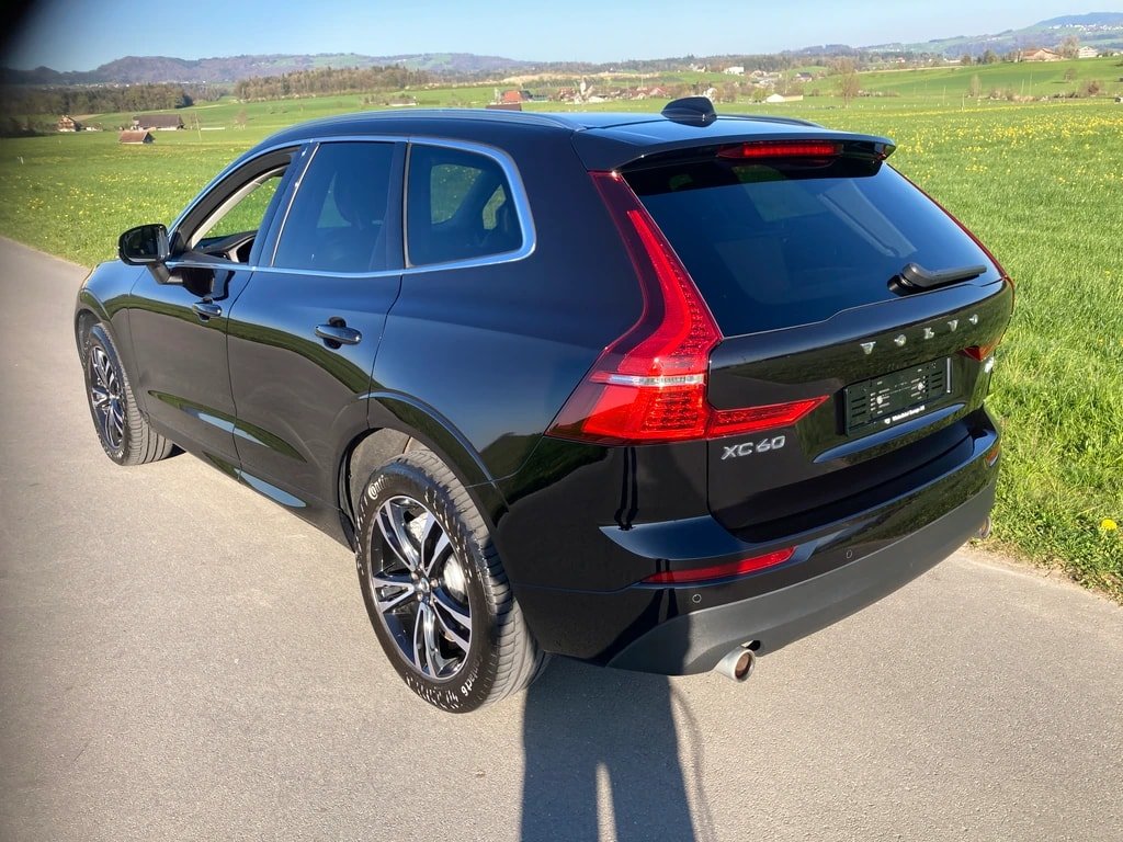 VOLVO XC60 B5 Benzin Mild Hybrid AWD Momentum Geartronic mit, Mild-Hybrid Benzin/Elektro, Occasion / Gebraucht, Automatik - 4