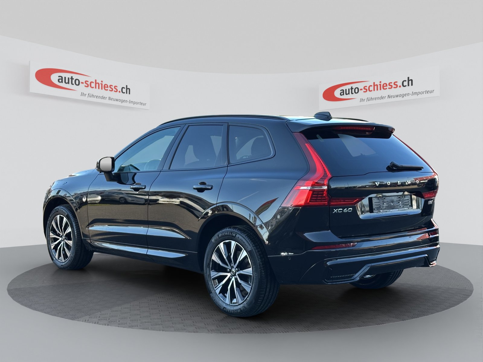 VOLVO XC60 B5 AWD Plus Dark Geartronic, Mild-Hybrid Petrol/Electric, Second hand / Used, Automatic - 3