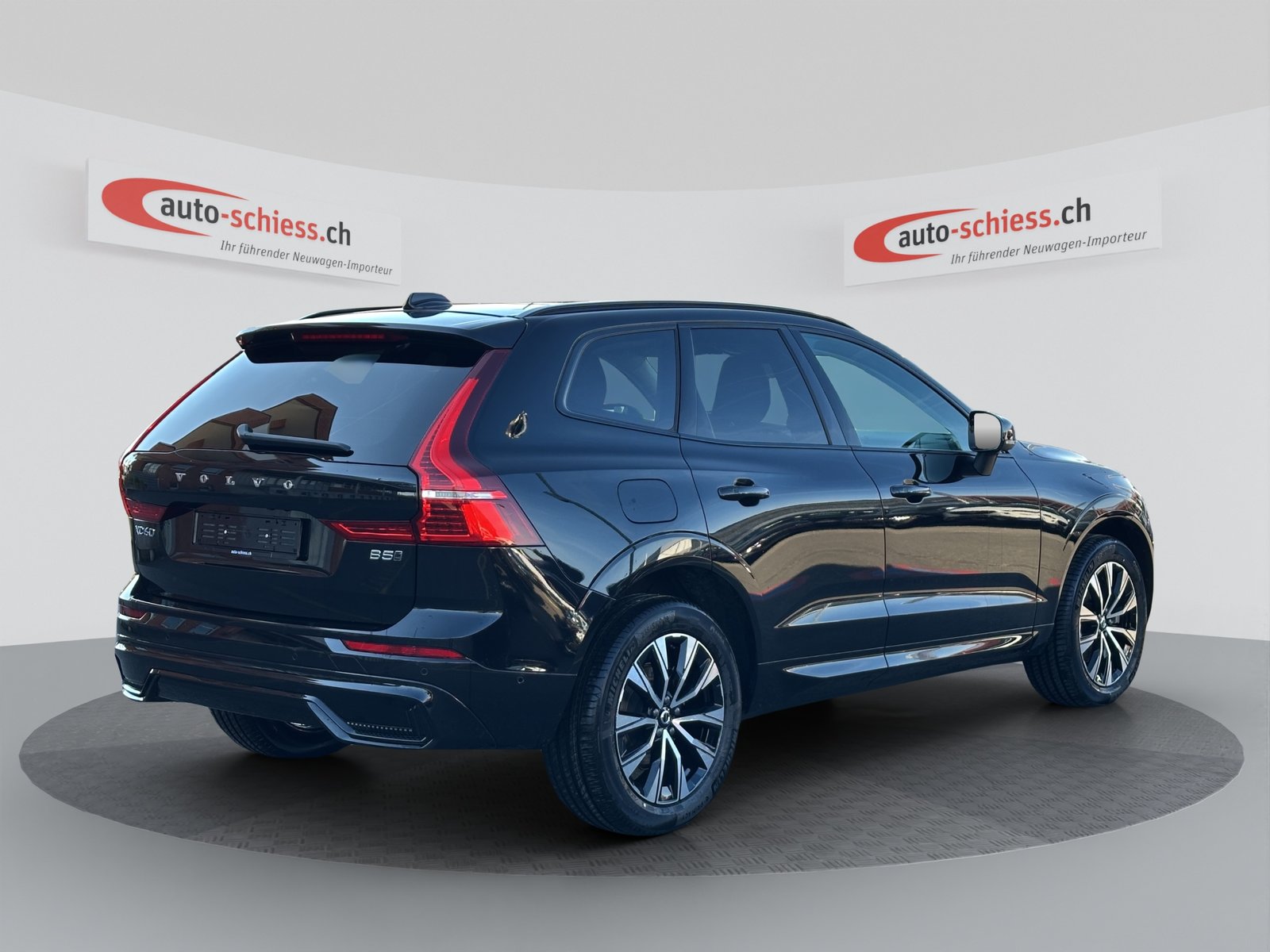 VOLVO XC60 B5 AWD Plus Dark Geartronic, Mild-Hybrid Petrol/Electric, Second hand / Used, Automatic - 5
