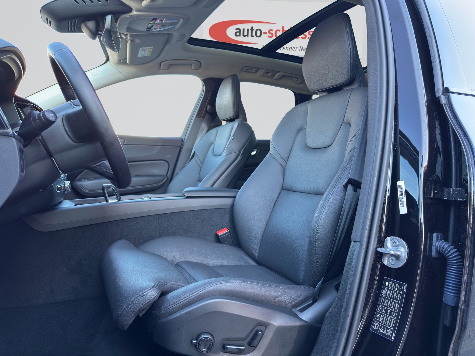 VOLVO XC60 B5 AWD Plus Dark Geartronic, Mild-Hybrid Petrol/Electric, Second hand / Used, Automatic - 6