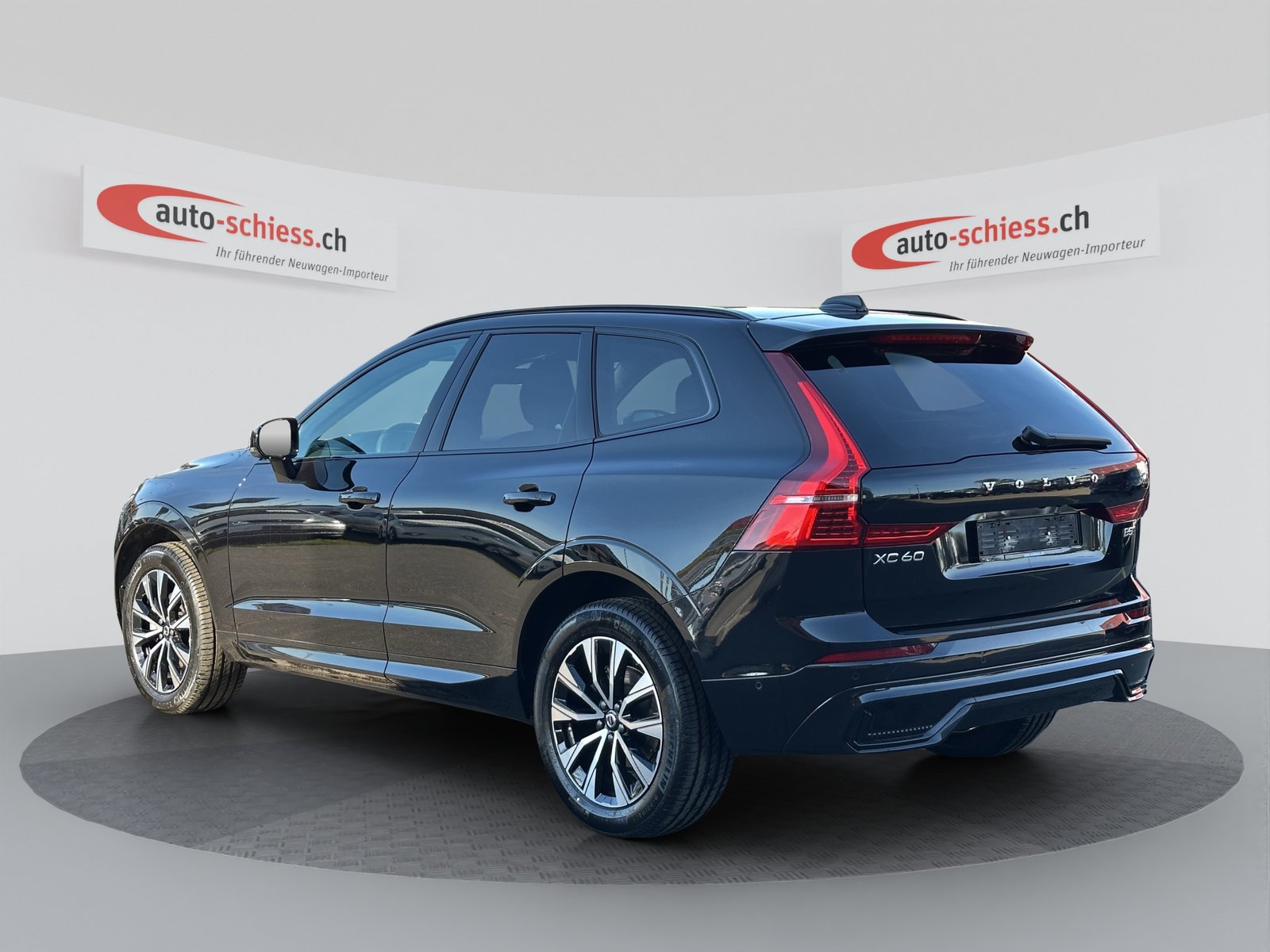 VOLVO XC60 B5 AWD Plus Dark Geartronic, Mild-Hybrid Benzin/Elektro, Occasion / Gebraucht, Automatik - 3