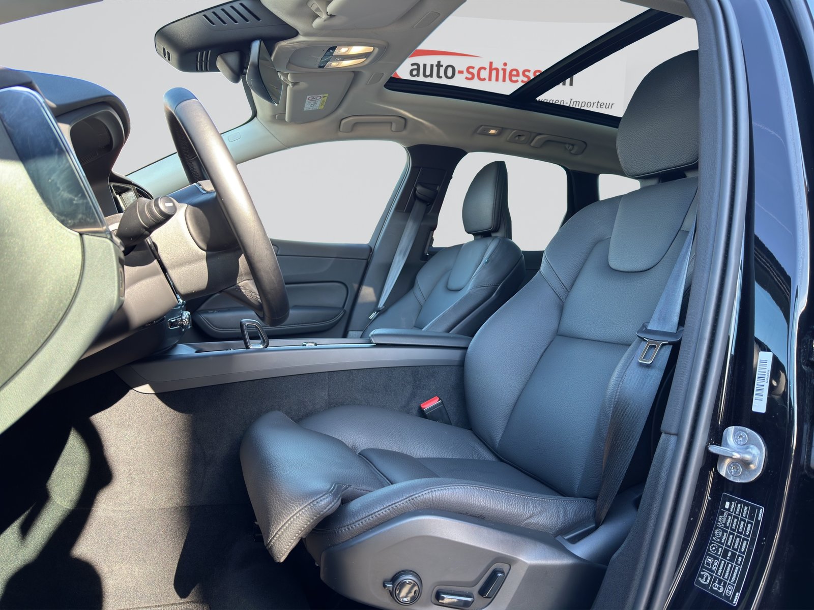 VOLVO XC60 B5 AWD Plus Dark Geartronic, Mild-Hybrid Benzin/Elektro, Occasion / Gebraucht, Automatik - 6