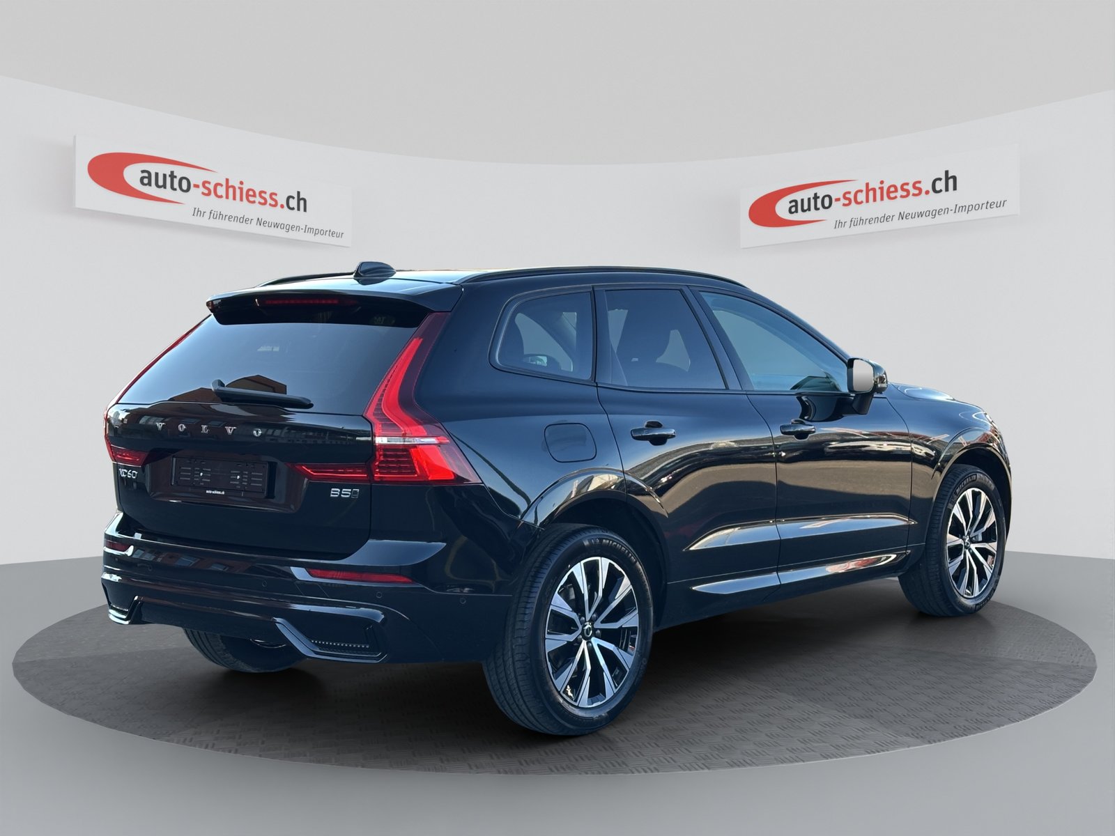 VOLVO XC60 B5 AWD Plus Dark Geartronic, Mild-Hybrid Benzin/Elektro, Occasion / Gebraucht, Automatik - 5