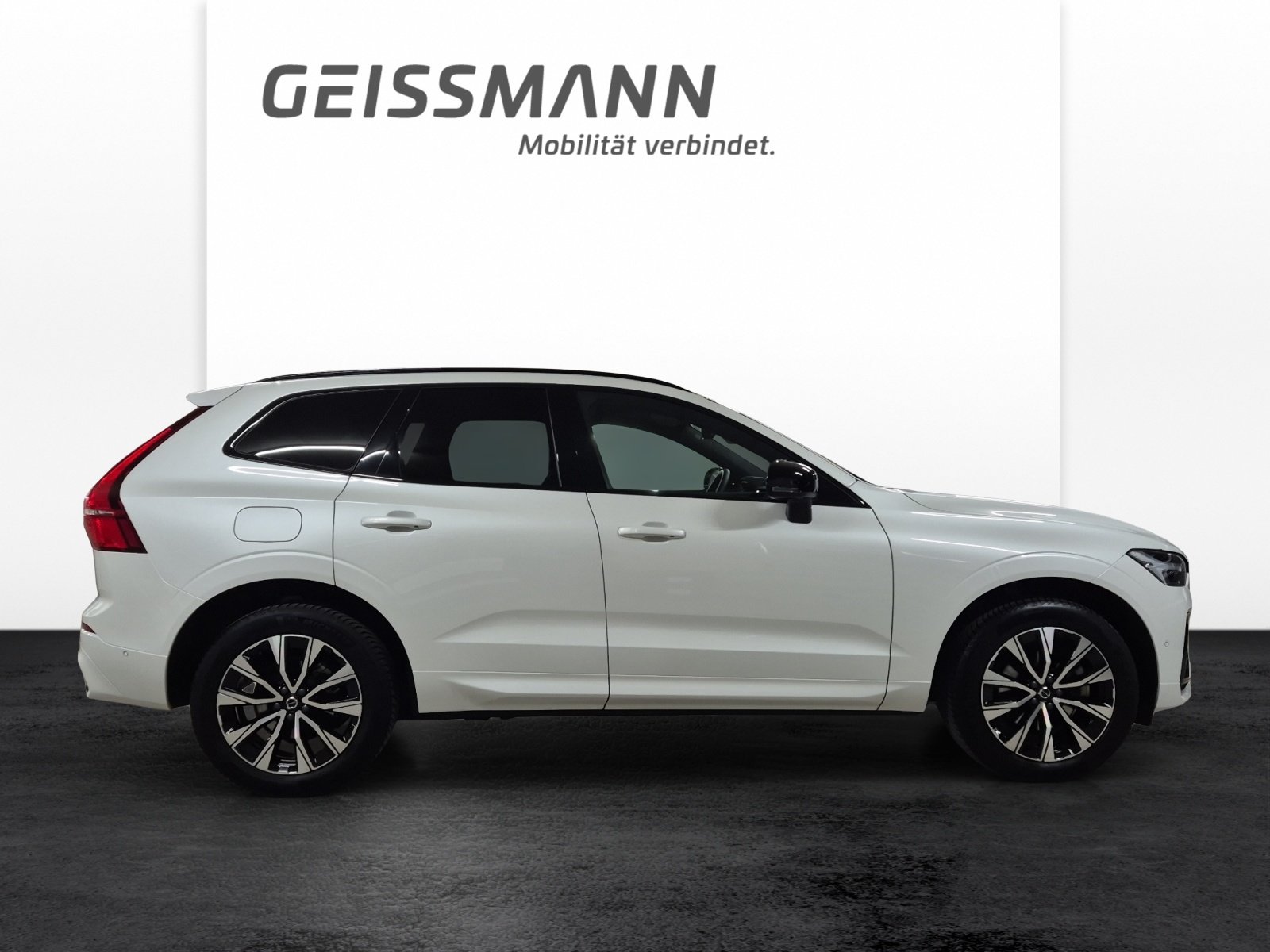 VOLVO XC60 2.0 B5 MH Plus Dark AWD, Mild-Hybrid Benzin/Elektro, Occasion / Gebraucht, Automatik - 3