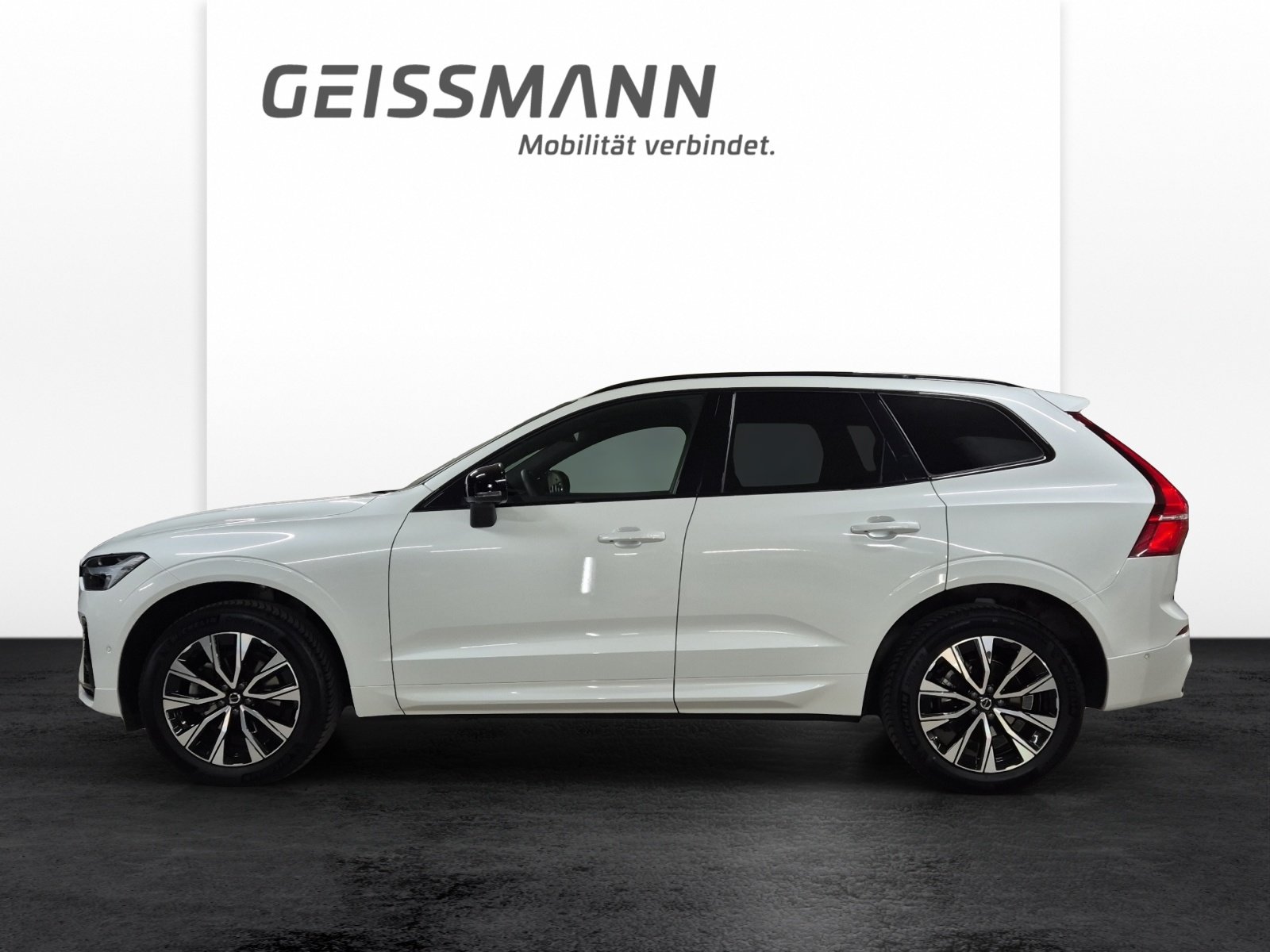 VOLVO XC60 2.0 B5 MH Plus Dark AWD, Mild-Hybrid Benzin/Elektro, Occasion / Gebraucht, Automatik - 4