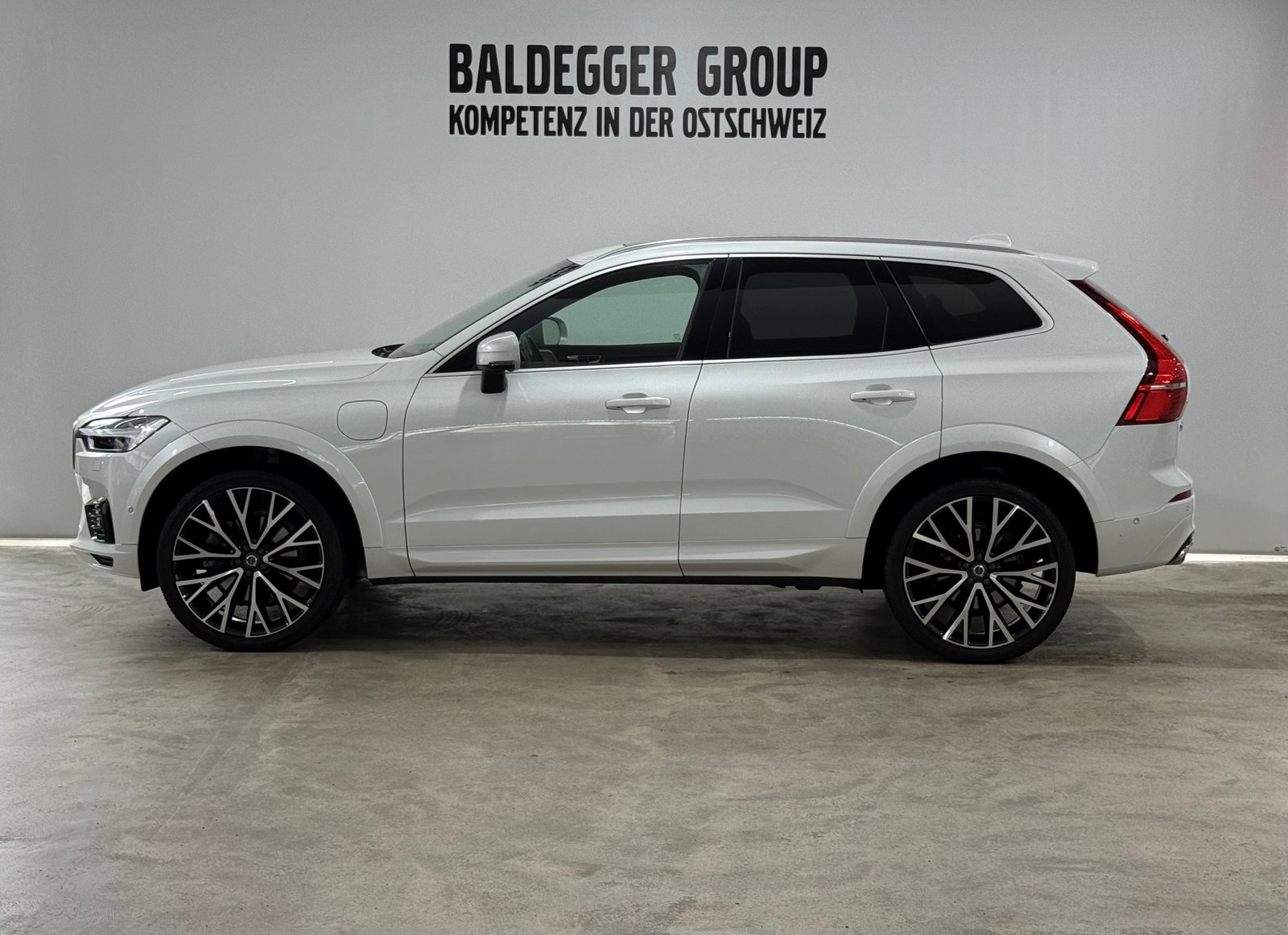 VOLVO XC60 2.0 T8 TE R-Design eAWD, Hybride Intégral Essence/Électricité, Occasion / Utilisé, Automatique - 2