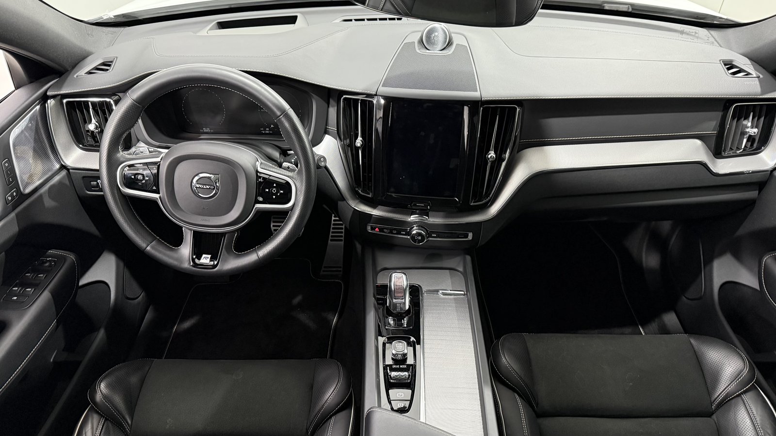 VOLVO XC60 2.0 T8 TE R-Design eAWD, Hybride Intégral Essence/Électricité, Occasion / Utilisé, Automatique - 5