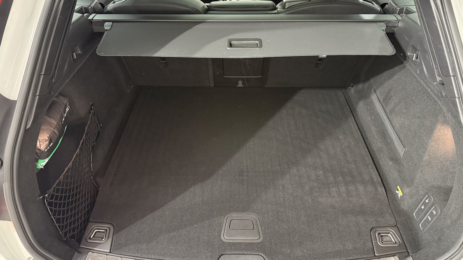VOLVO XC60 2.0 T8 TE R-Design eAWD, Hybride Intégral Essence/Électricité, Occasion / Utilisé, Automatique - 7