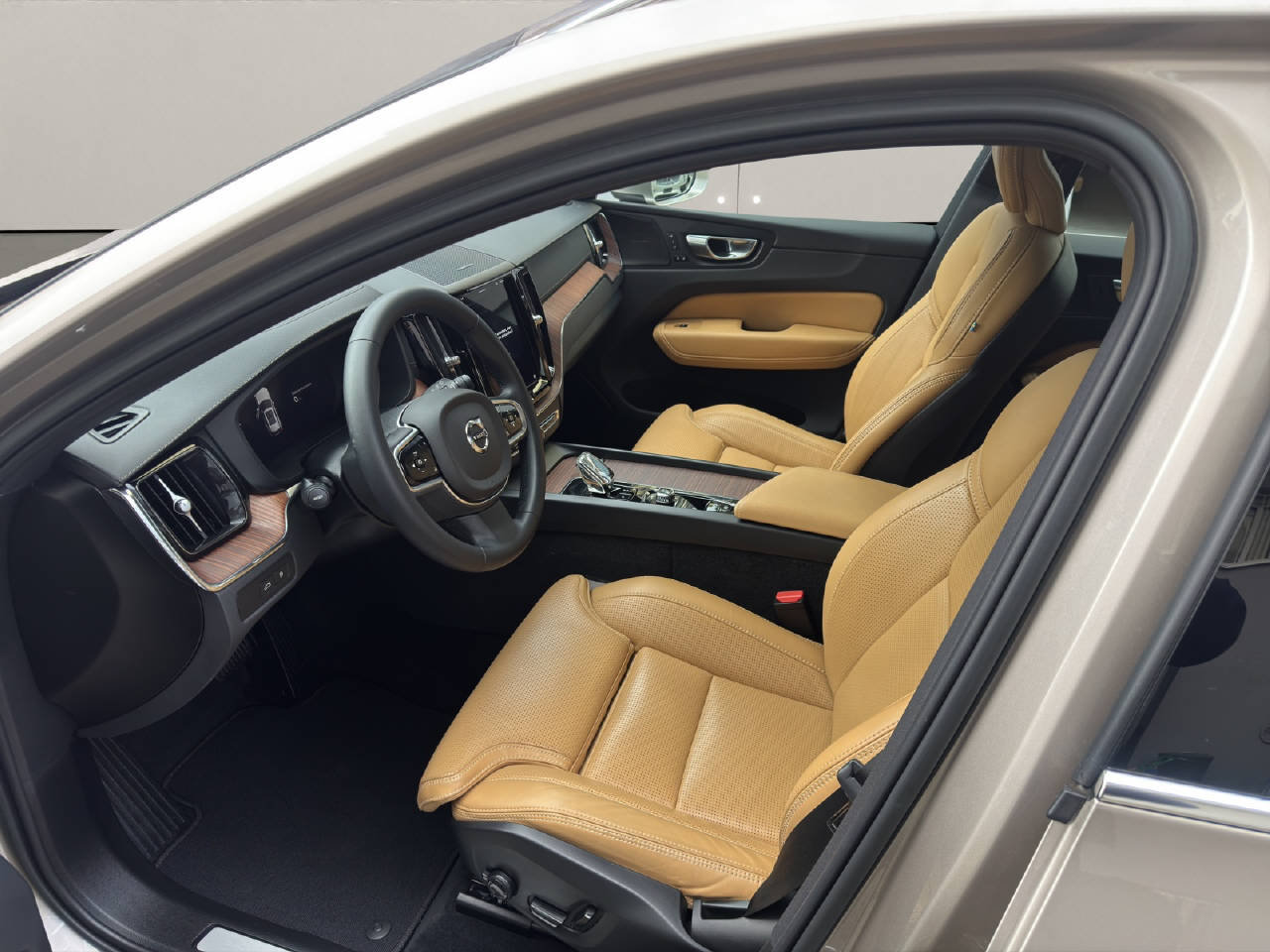 VOLVO XC60 2.0 T6 TE Ultimate Bright eAWD, Hybride Rechargeable Essence/Électricité, Occasion / Utilisé, Automatique - 6