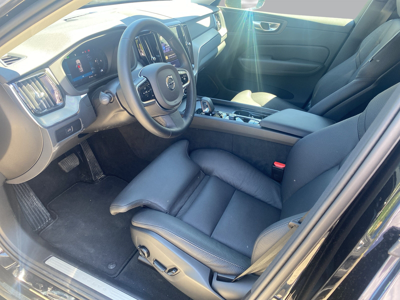 VOLVO XC60 B5 Benzin Mild Hybrid AWD Plus Dark Geartronic, Mild-Hybrid Petrol/Electric, Second hand / Used, Automatic - 5