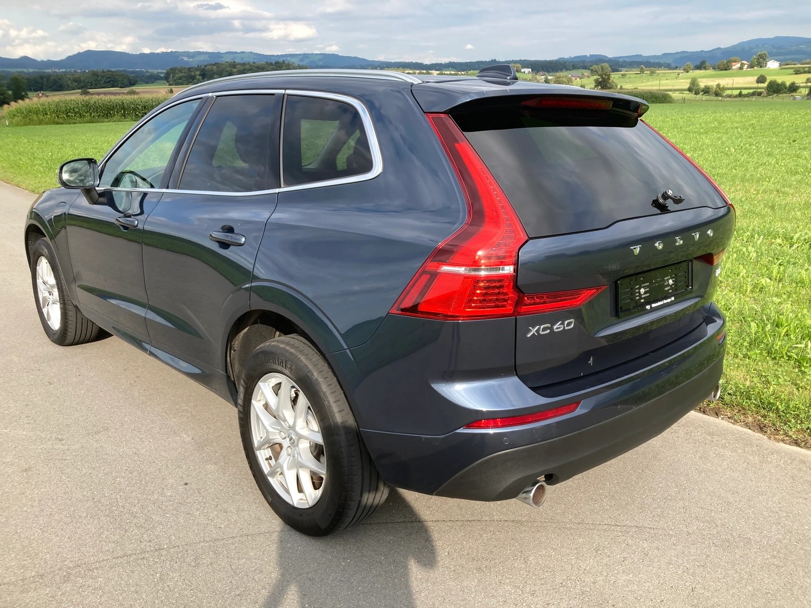 VOLVO XC60 T8 eAWD Momentum Geartronic mit Anhängerkupplung, Plug-in-Hybrid Petrol/Electric, Second hand / Used, Automatic - 4