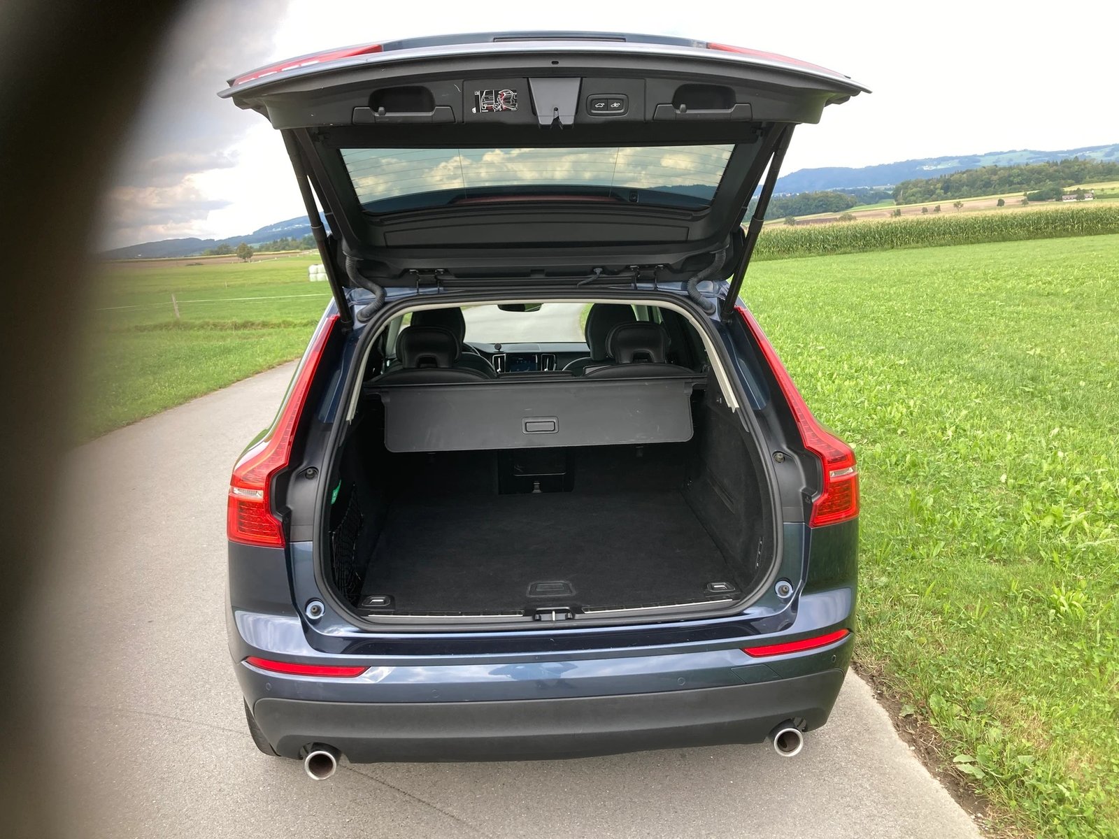 VOLVO XC60 T8 eAWD Momentum Geartronic mit Anhängerkupplung, Plug-in-Hybrid Petrol/Electric, Second hand / Used, Automatic - 6