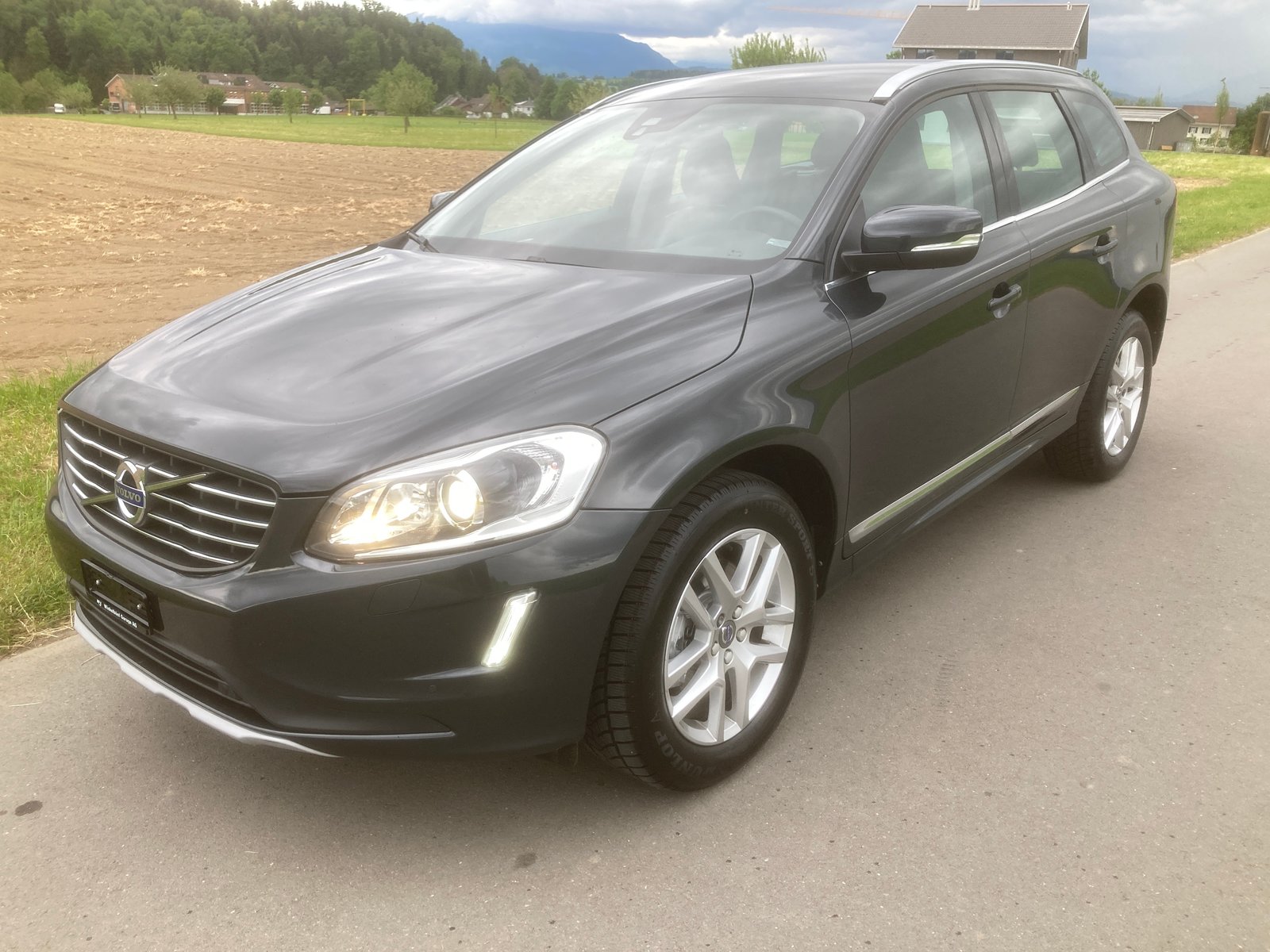 VOLVO XC60 D4 AWD Summum Geartronic mit Anhängerkupplung