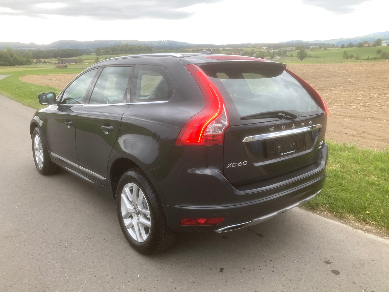 VOLVO XC60 D4 AWD Summum Geartronic mit Anhängerkupplung, Diesel, Occasion / Utilisé, Automatique - 4