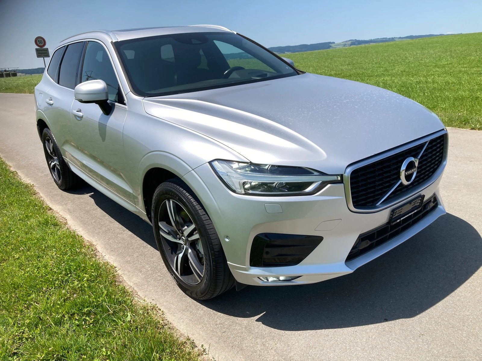 VOLVO XC60 D4 AWD R-Design Geartronic, Diesel, Second hand / Used, Automatic - 2