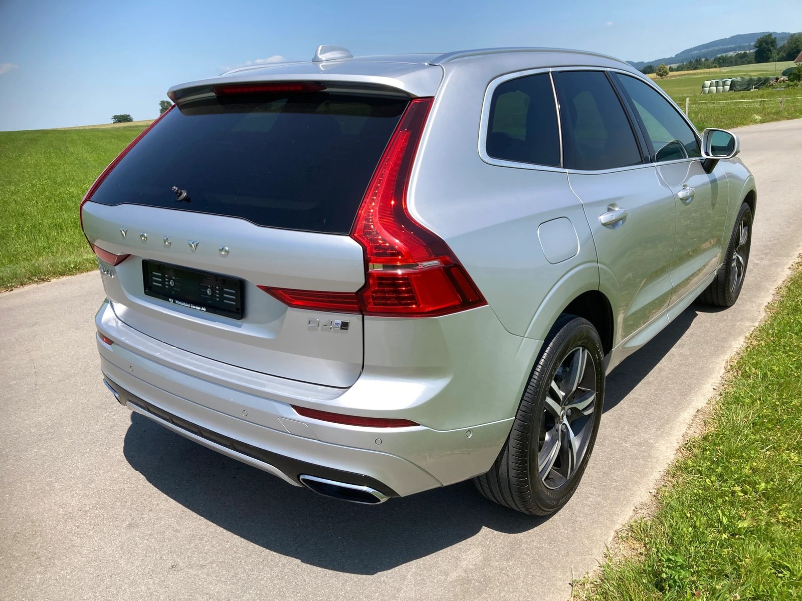 VOLVO XC60 D4 AWD R-Design Geartronic, Diesel, Second hand / Used, Automatic - 3