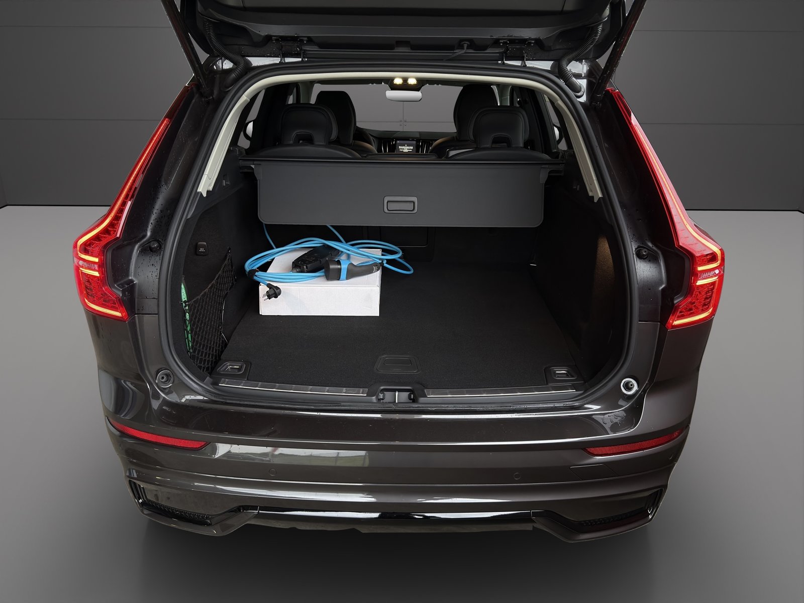 VOLVO XC60 T8 eAWD PluginHybrid Ultimate Dark Geartronic, Plug-in-Hybrid Petrol/Electric, Second hand / Used, Automatic - 4