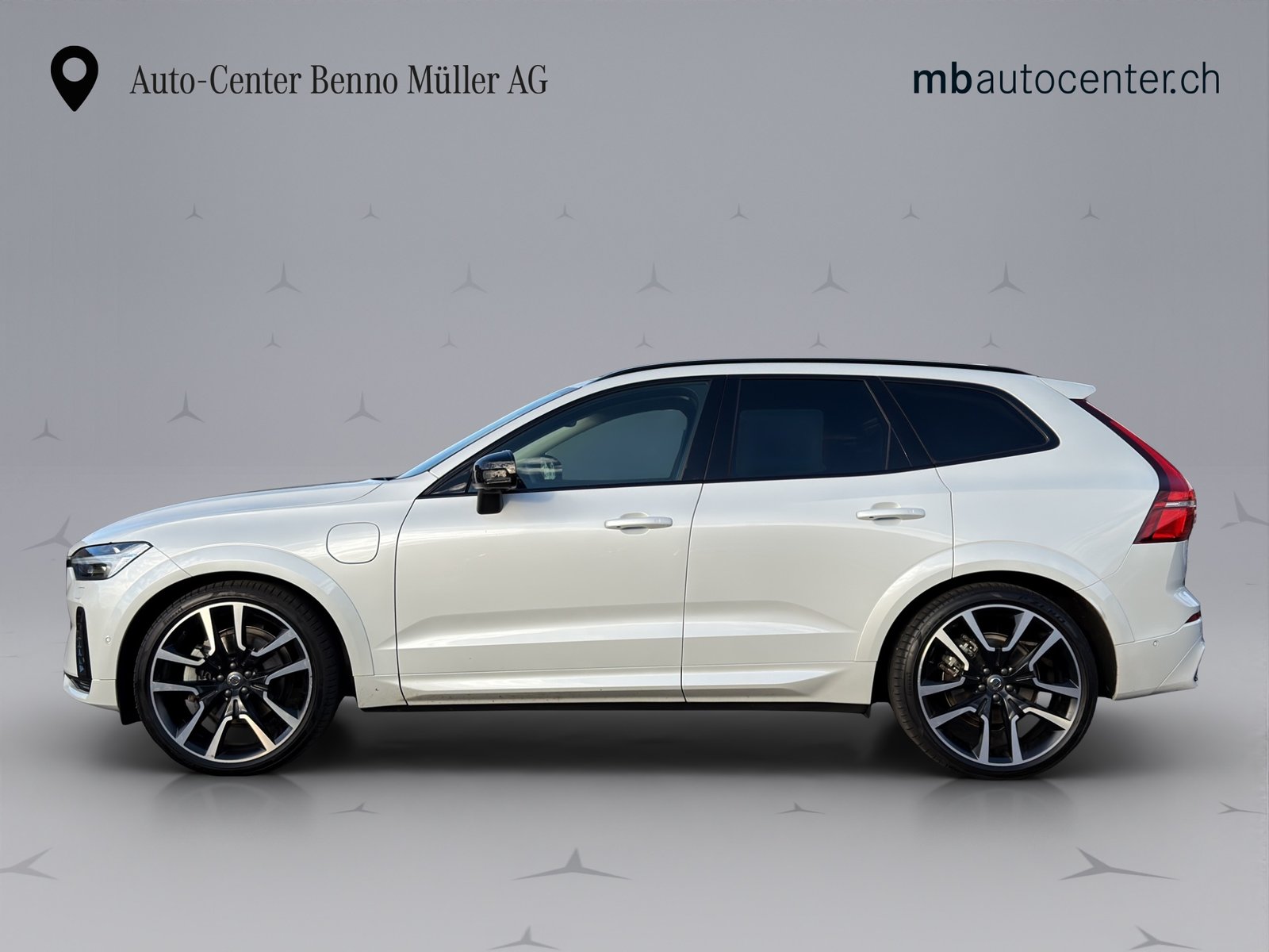 VOLVO XC60 2.0 T8 TE Ultra Dark eAWD, Hybride Rechargeable Essence/Électricité, Occasion / Utilisé, Automatique - 2