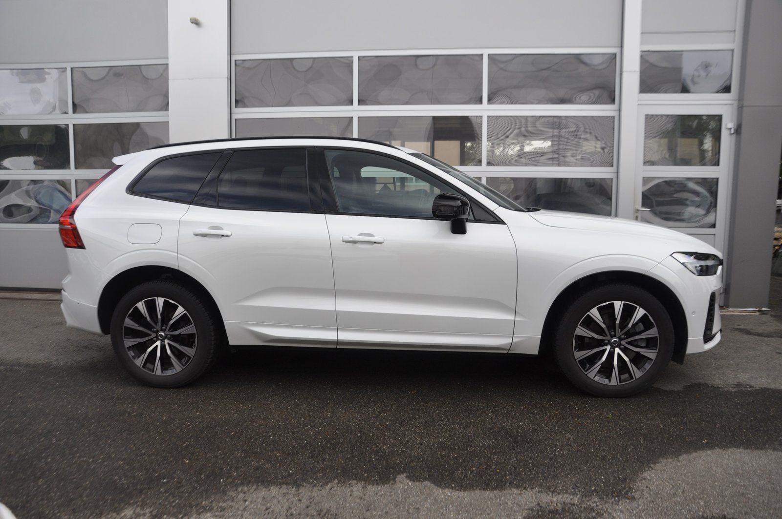 VOLVO XC60 T6 eAWD PluginHybrid Ultimate Dark Geartronic I P, Hybride Rechargeable Essence/Électricité, Occasion / Utilisé, Automatique - 2