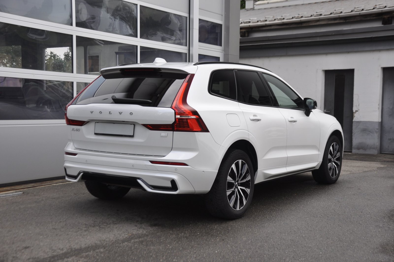 VOLVO XC60 T6 eAWD PluginHybrid Ultimate Dark Geartronic I P, Hybride Rechargeable Essence/Électricité, Occasion / Utilisé, Automatique - 3