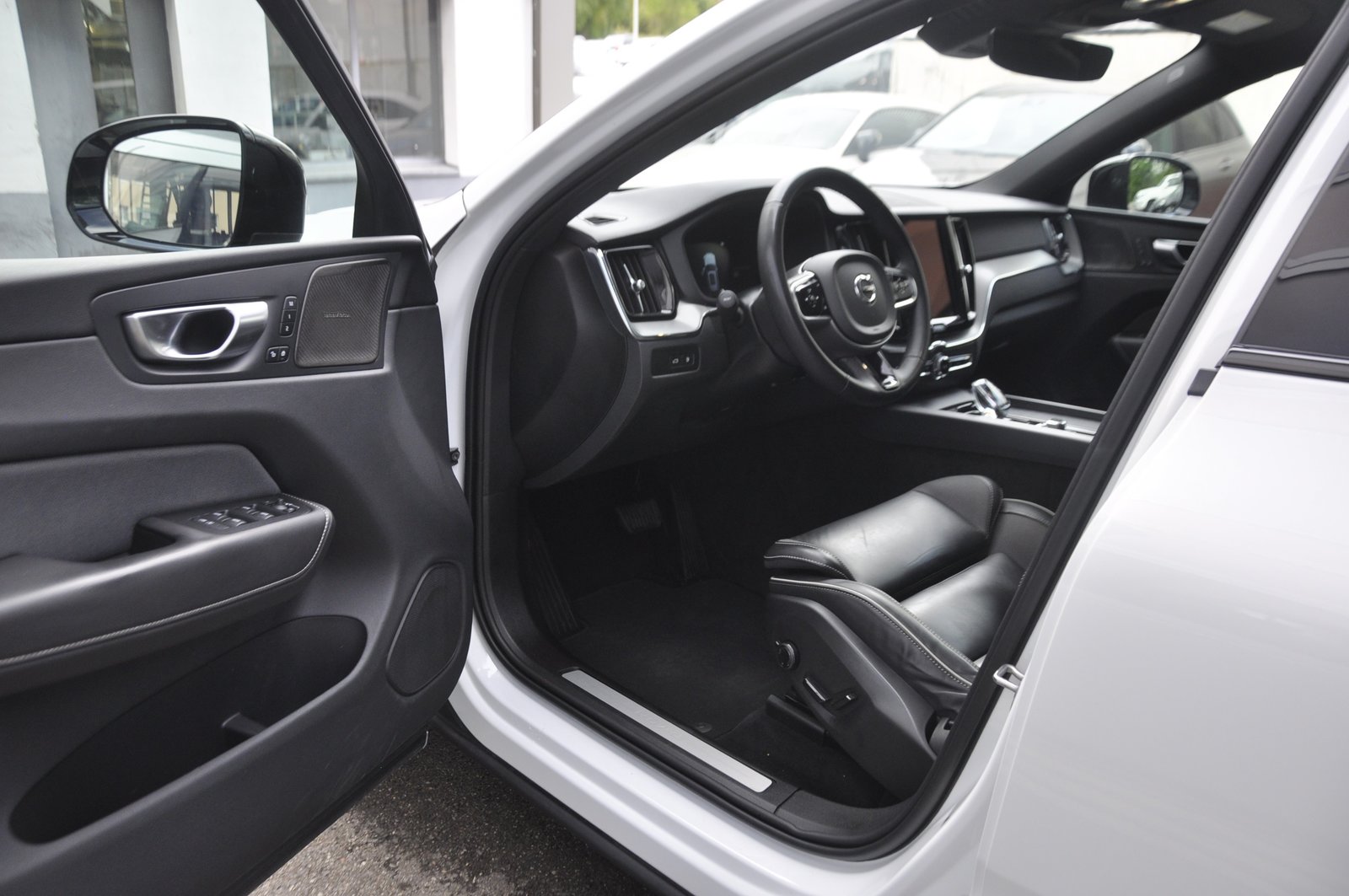 VOLVO XC60 T6 eAWD PluginHybrid Ultimate Dark Geartronic I P, Hybride Rechargeable Essence/Électricité, Occasion / Utilisé, Automatique - 4