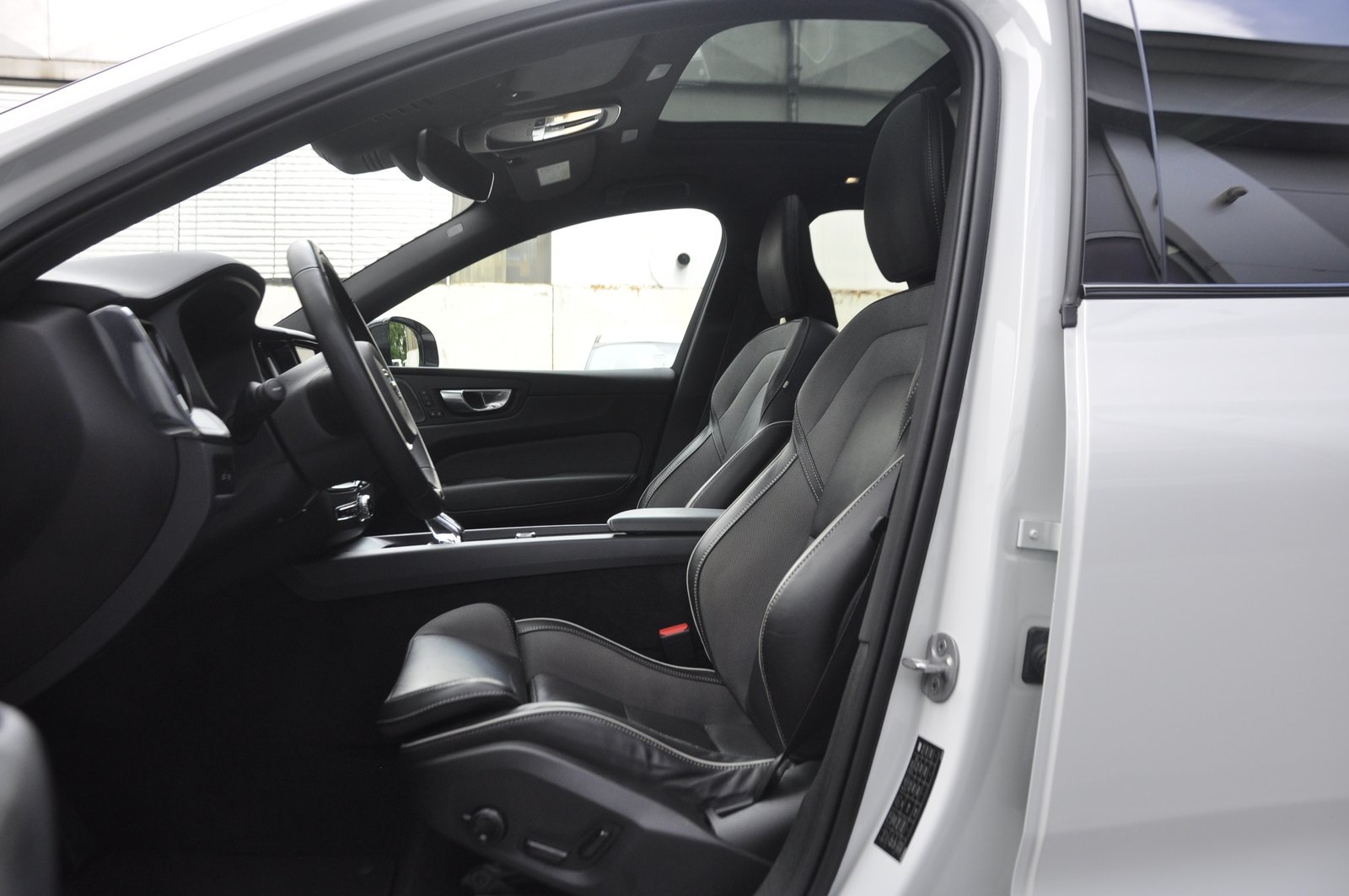 VOLVO XC60 T6 eAWD PluginHybrid Ultimate Dark Geartronic I P, Hybride Rechargeable Essence/Électricité, Occasion / Utilisé, Automatique - 6