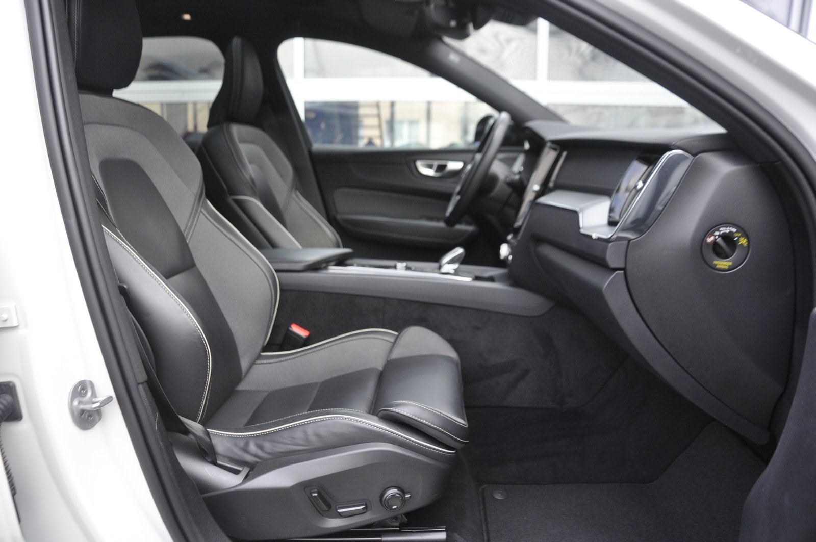 VOLVO XC60 T6 eAWD PluginHybrid Ultimate Dark Geartronic I P, Hybride Rechargeable Essence/Électricité, Occasion / Utilisé, Automatique - 7