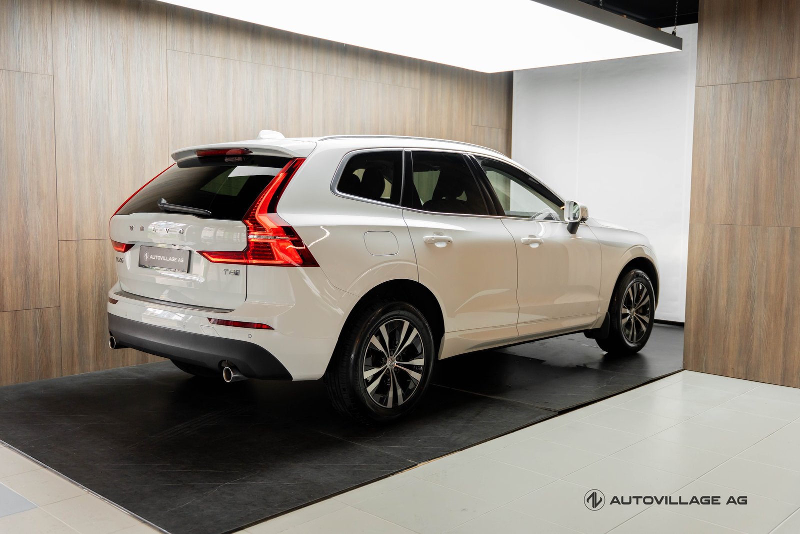 VOLVO XC60 T8 eAWD Momentum Geartronic, Plug-in-Hybrid Benzina/Elettrica, Occasioni / Usate, Automatico - 2