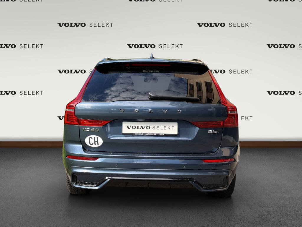 VOLVO XC60 2.0 B5 MH Plus Dark AWD, Mild-Hybrid Benzin/Elektro, Occasion / Gebraucht, Automatik - 4