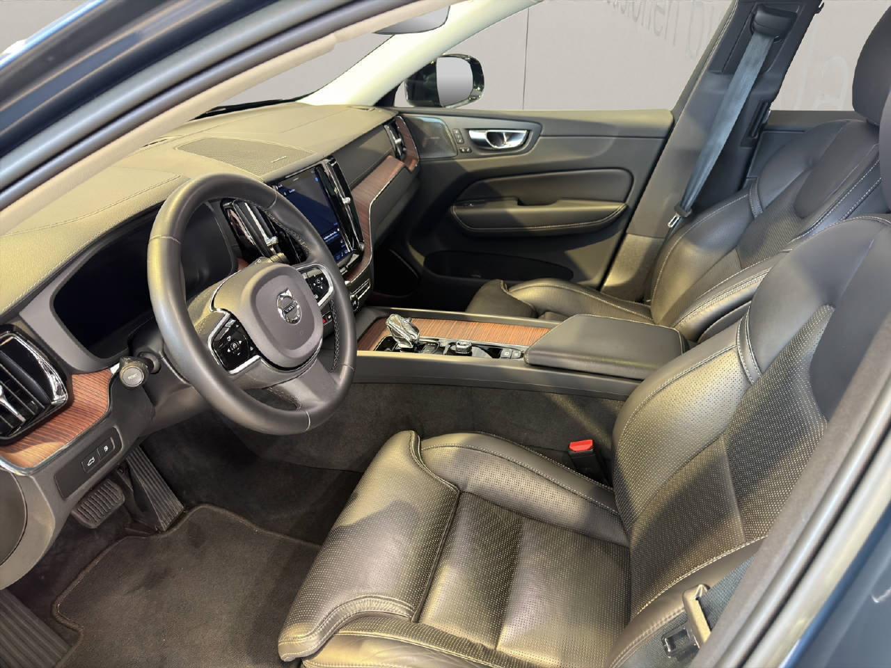 VOLVO XC60 2.0 T8 TE Ultimate Dark eAWD, Plug-in-Hybrid Benzin/Elektro, Occasion / Gebraucht, Automatik - 5