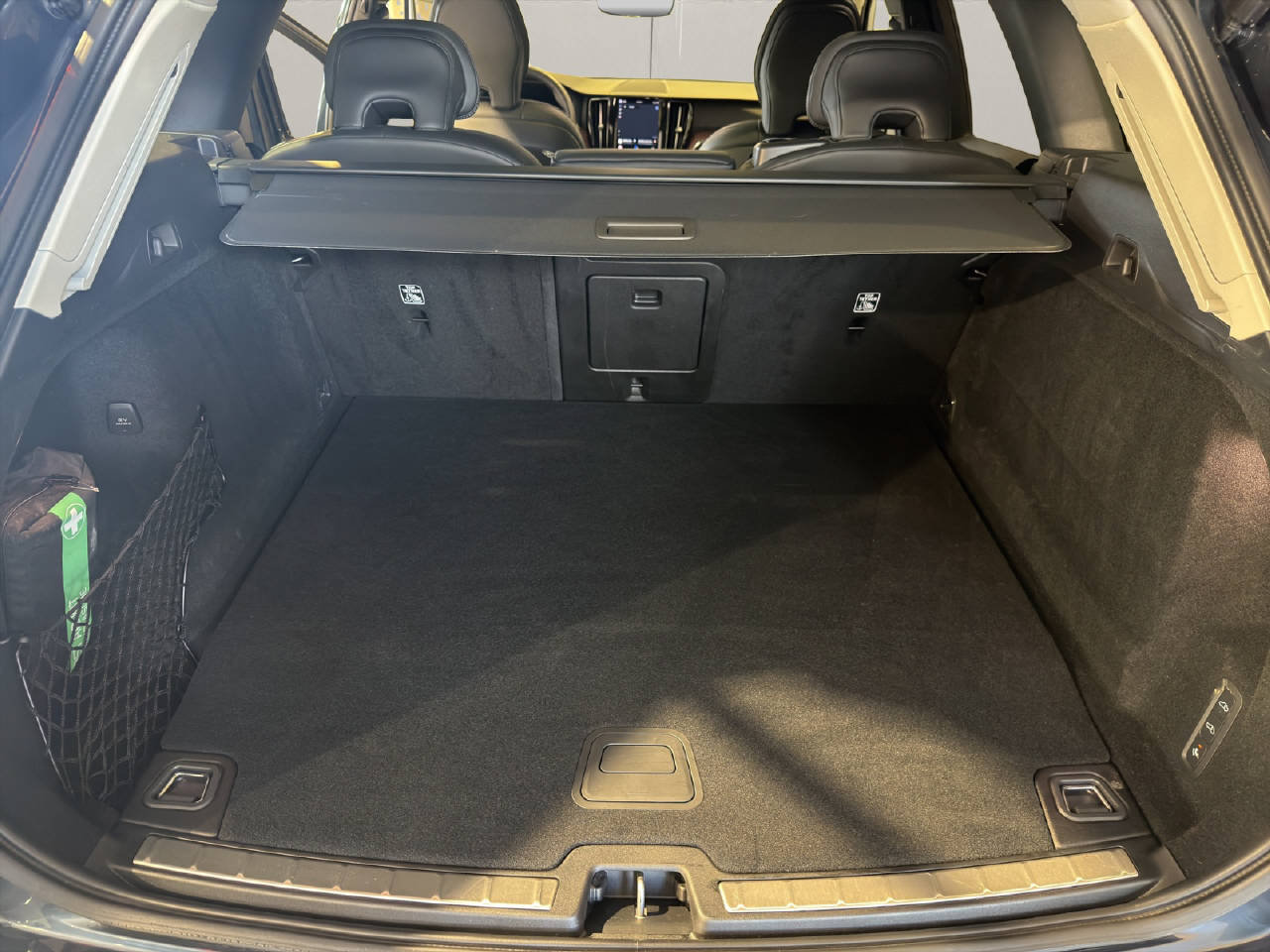 VOLVO XC60 2.0 T8 TE Ultimate Dark eAWD, Plug-in-Hybrid Benzin/Elektro, Occasion / Gebraucht, Automatik - 7