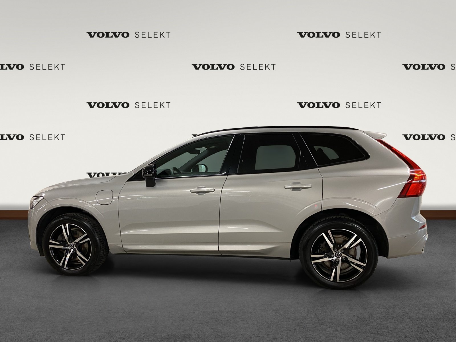 VOLVO XC60 2.0 T6 TE R-Design eAWD, Hybride Rechargeable Essence/Électricité, Occasion / Utilisé, Automatique - 2
