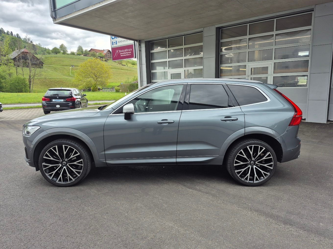 VOLVO XC60 T6 AWD R-Design Geartronic, Petrol, Second hand / Used, Automatic - 2