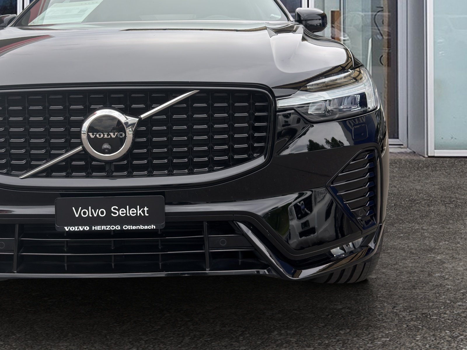 VOLVO XC60 2.0 B5 MH R-Design AWD, Mild-Hybrid Diesel/Electric, Second hand / Used, Automatic - 7