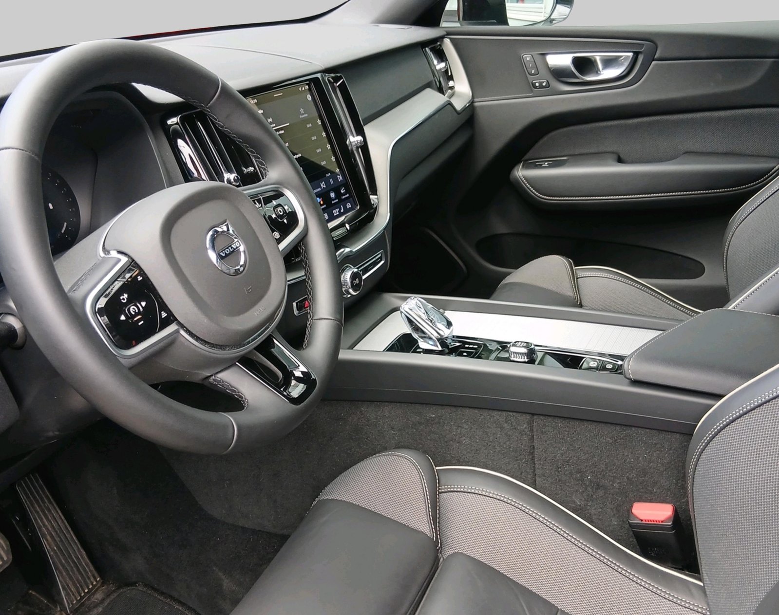 VOLVO XC60 2.0 B5 MH Plus Dark AWD, Hybride Integrale Benzina/Elettrica, Occasioni / Usate, Automatico - 3