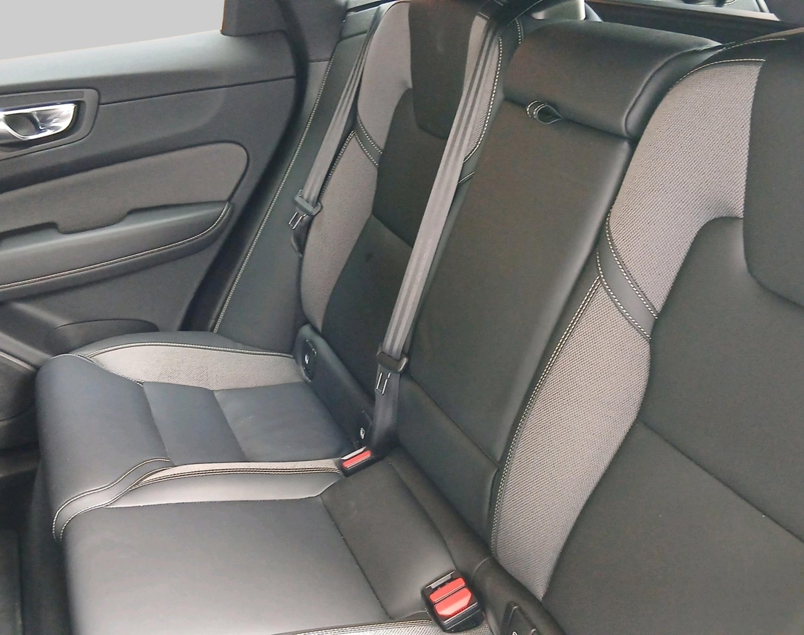 VOLVO XC60 2.0 B5 MH Plus Dark AWD, Hybride Integrale Benzina/Elettrica, Occasioni / Usate, Automatico - 4