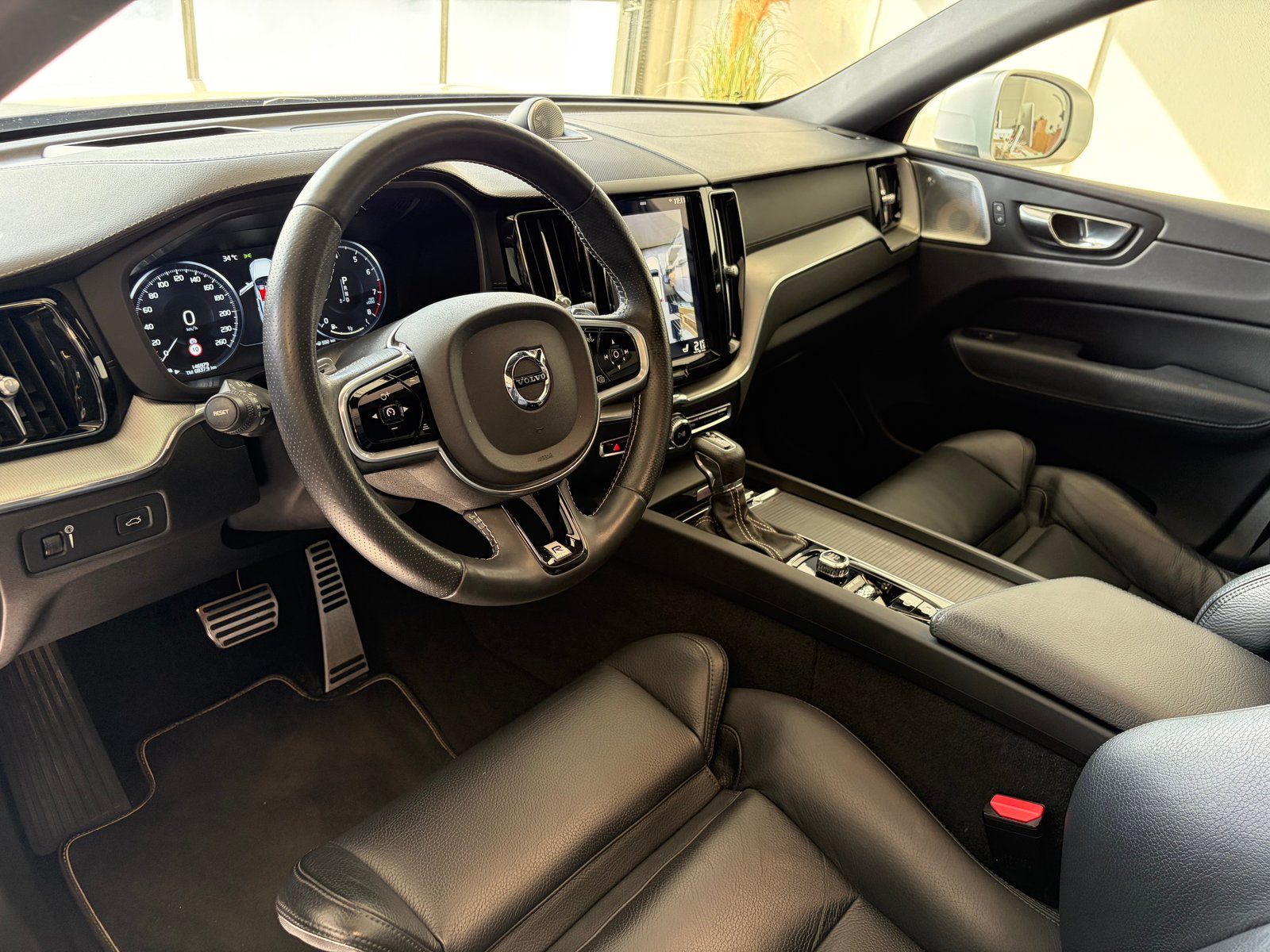 VOLVO XC60 T6 AWD R-Design Geartronic, Essence, Occasion / Utilisé, Automatique - 7