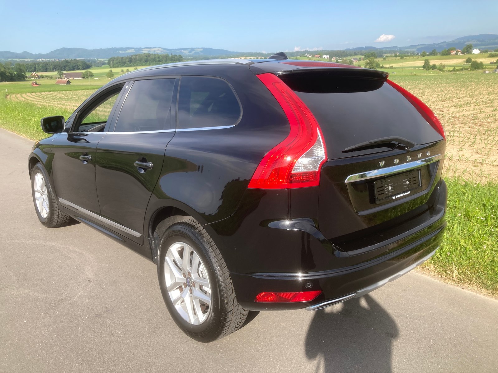VOLVO XC60 D5 AWD Summum Geartronic, Diesel, Second hand / Used, Automatic - 4