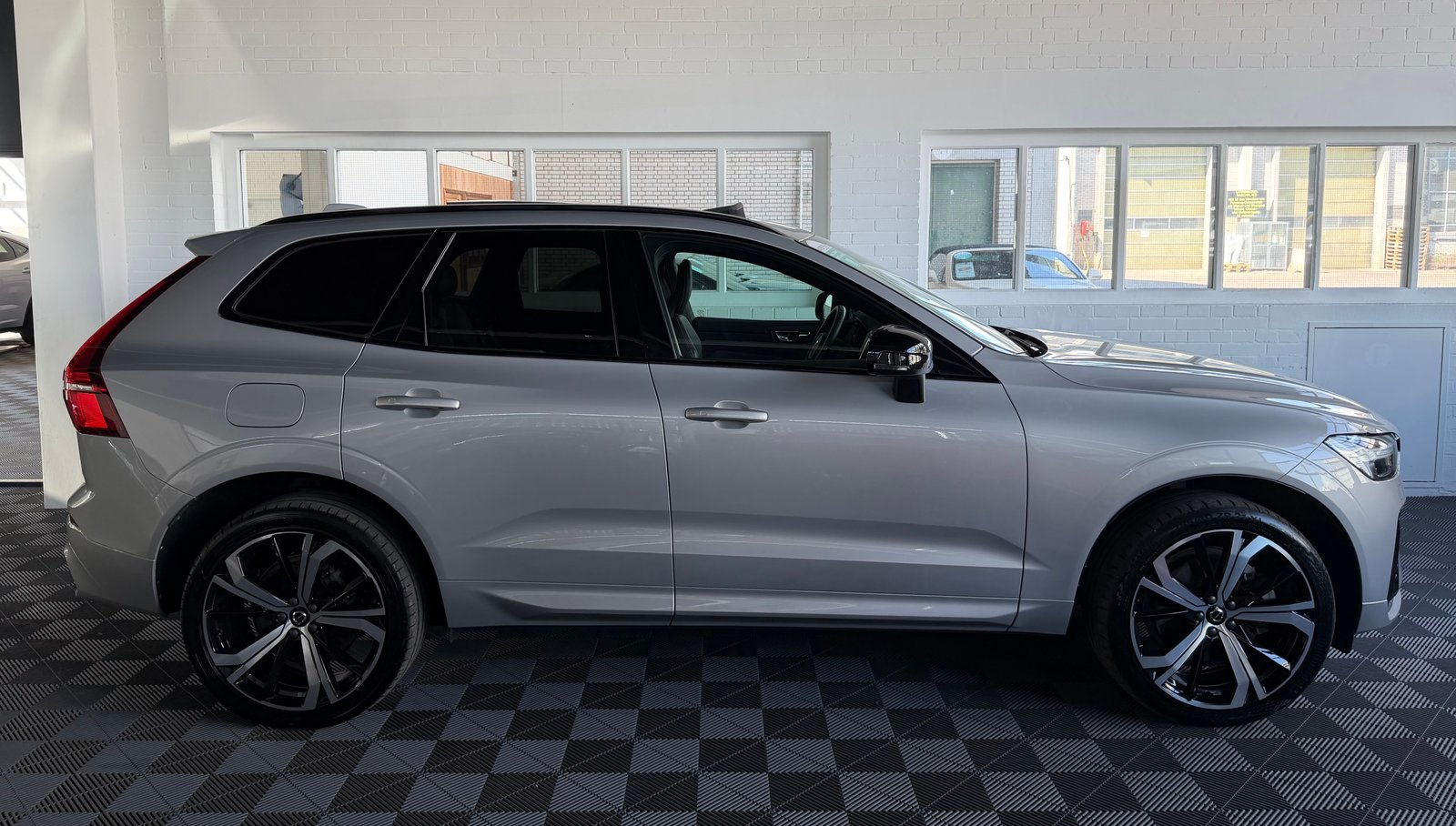 VOLVO XC60 T6 eAWD PluginHybrid R-Design Geartronic, Hybride Rechargeable Essence/Électricité, Occasion / Utilisé, Automatique - 2